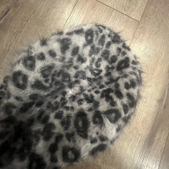 Alpaca Blend Leopard Print Soft Hat - Picture 8 of 10